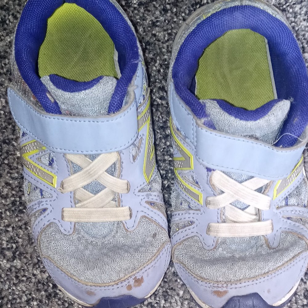 New Balance Girls 690 v4 Sneakers